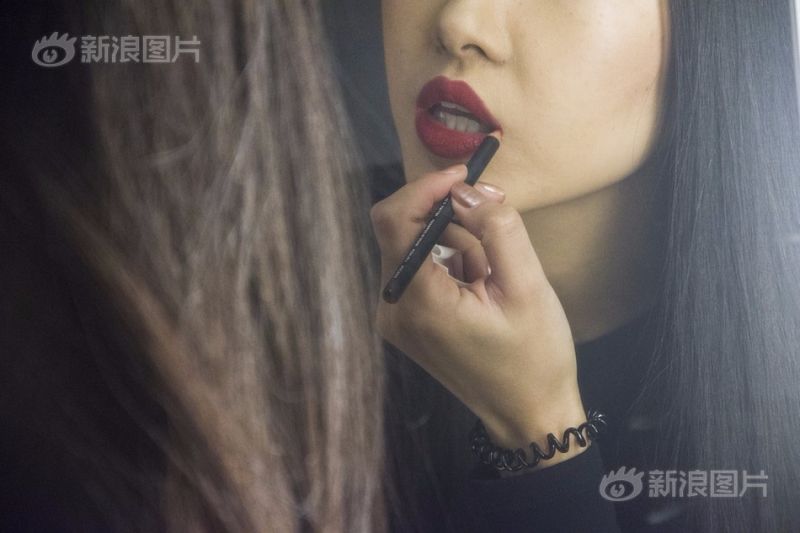 0℃穿夏装!每天吃一顿!纽约T台幕后啥样?来自北京的模特大妞有话要说!
